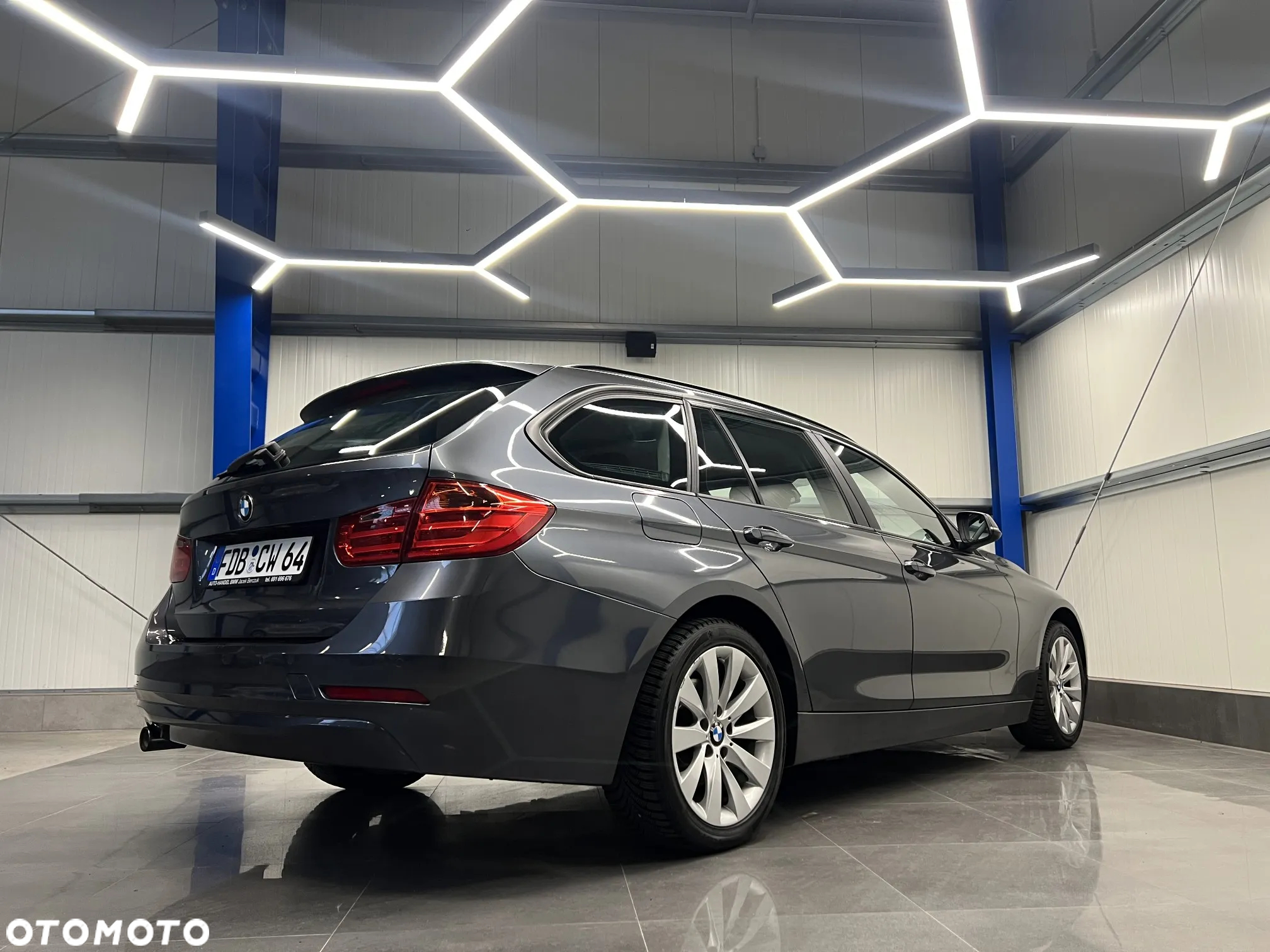 BMW Seria 3 318d DPF Touring - 17