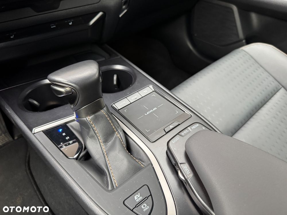 Lexus UX 200 GPF F Sport Edition 2WD - 27