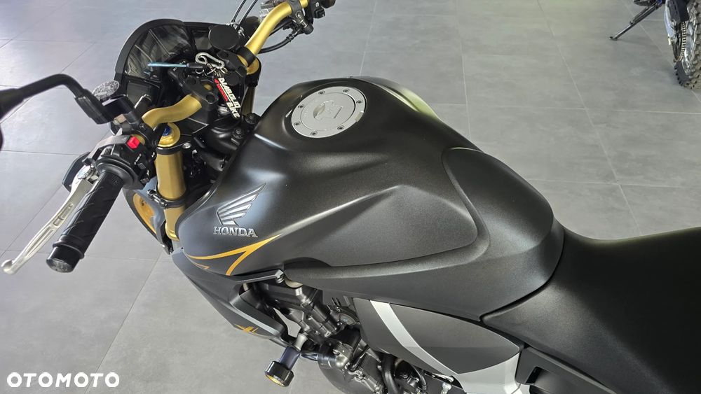 Honda CB - 12