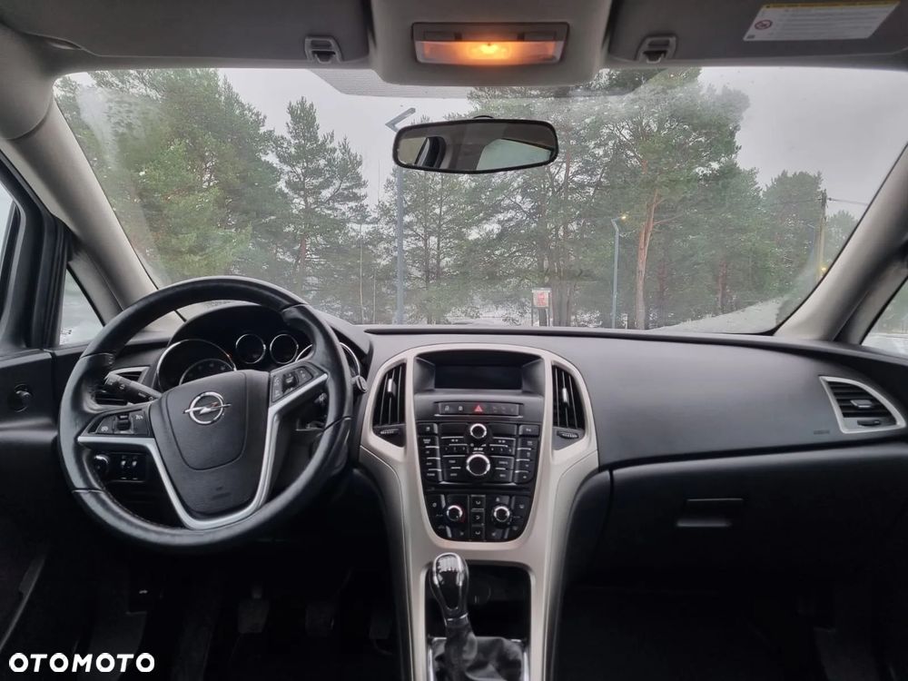 Opel Astra 1.4 Turbo 150 Jahre - 8