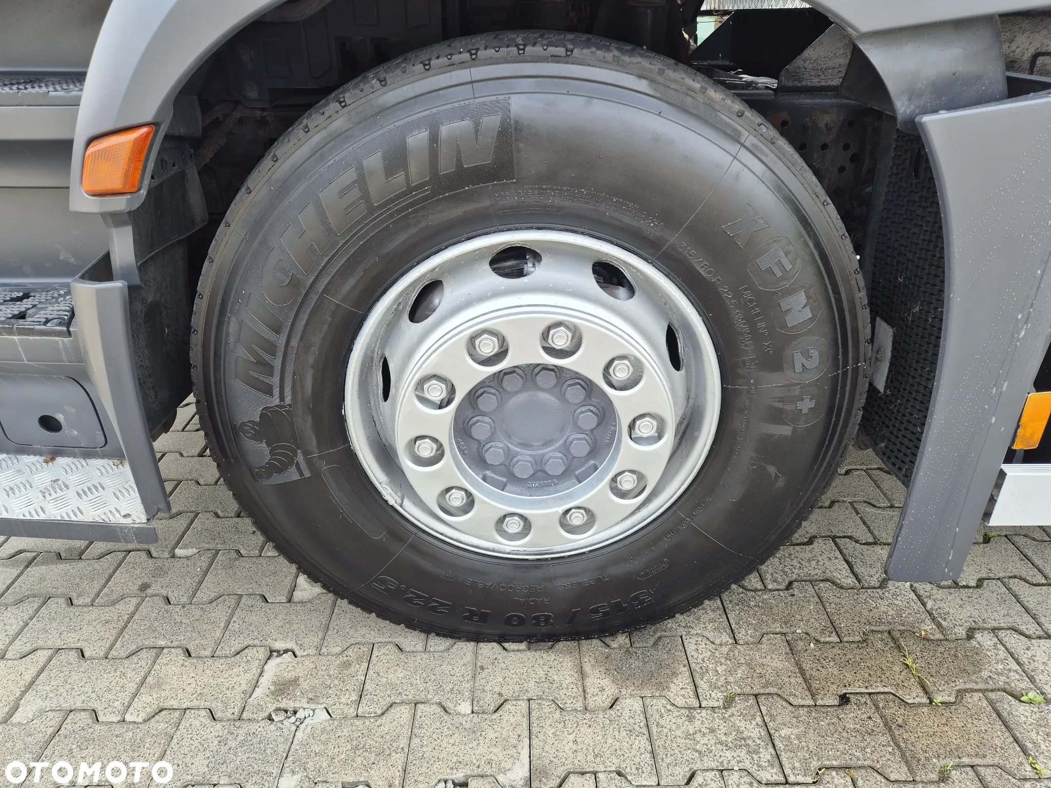 Mercedes-Benz Antos 1830 L / KONTENER / BEZWYPADKOWY / 1WŁ. / SERWISOWANY / WINDA 2000KG / EURO 6 / 18 EP - 14