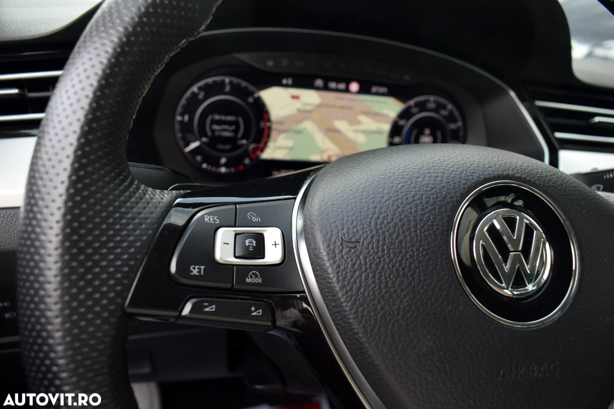 Volkswagen Passat Variant 2.0 TDI DSG Highline - 16