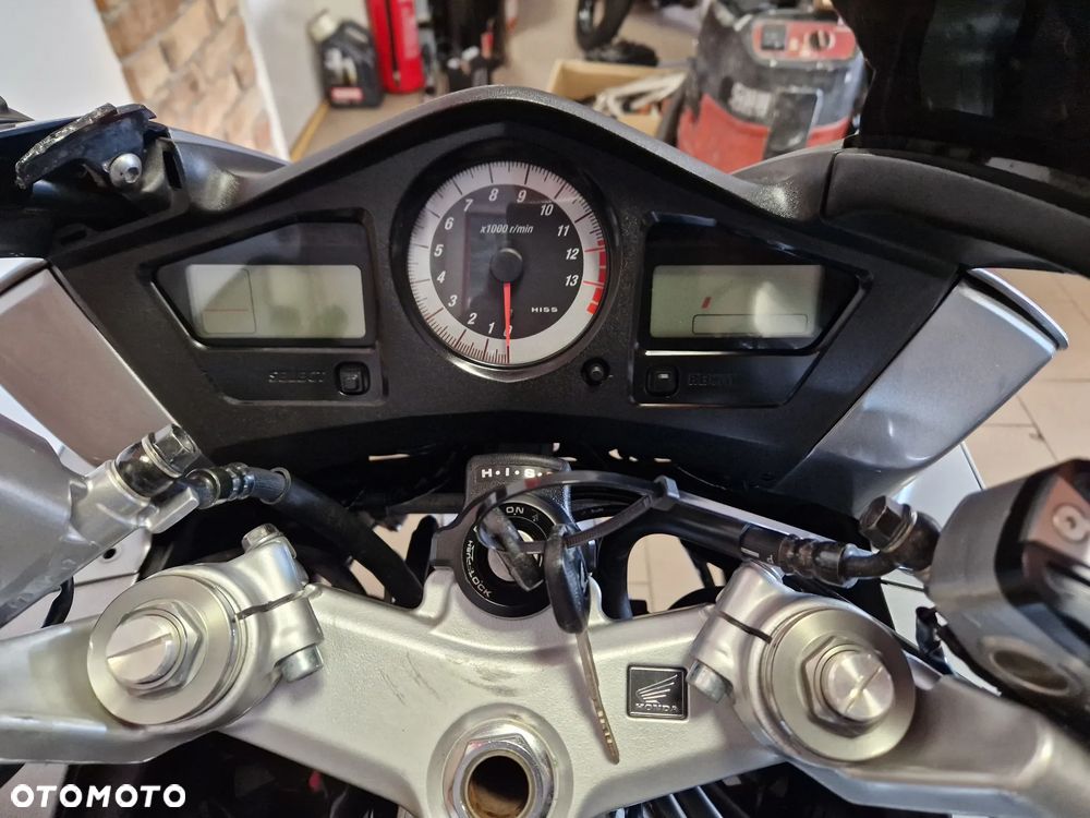 Honda VFR - 23