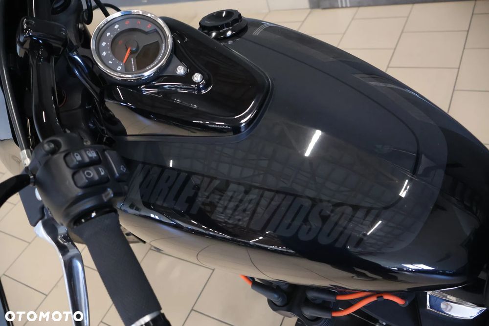 Harley-Davidson Softail Fat Bob - 8