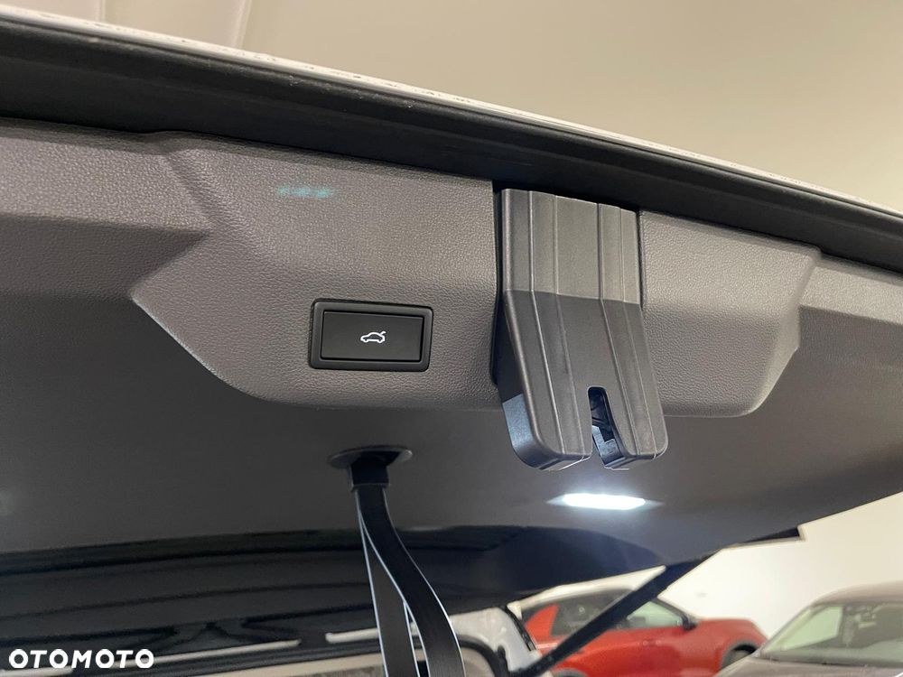 Volkswagen Multivan 1.5 eHybrid PHEV 180kW 4Motion L2 Edition DSG - 13