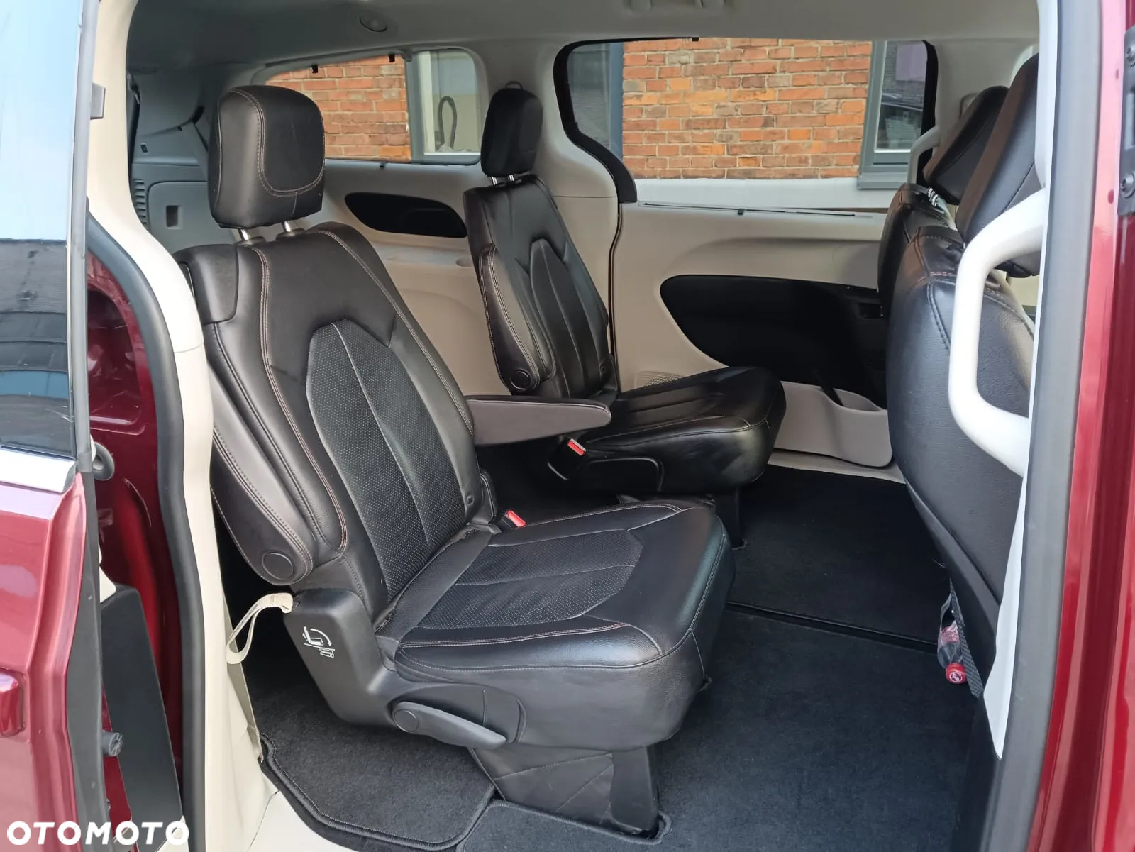 Chrysler Pacifica - 10