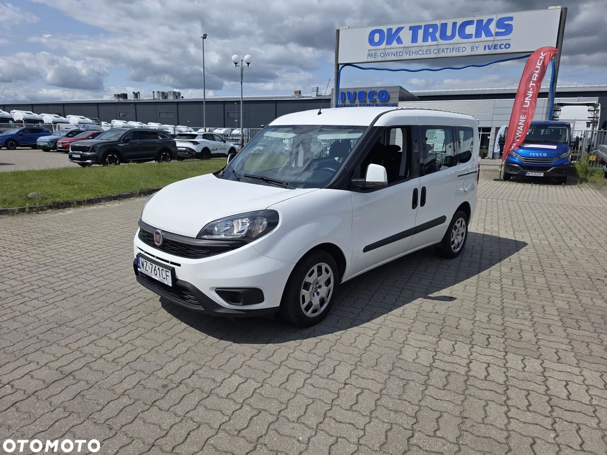 Fiat Doblo 5 osób Krajowy Drzwi Przesuwne P+L strona Hak - 1