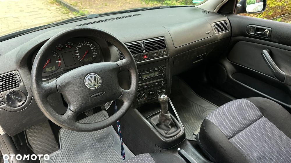 Volkswagen Golf - 34