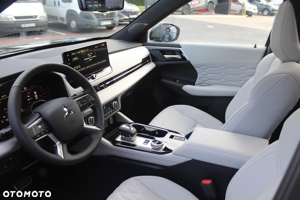 Mitsubishi Outlander - 20