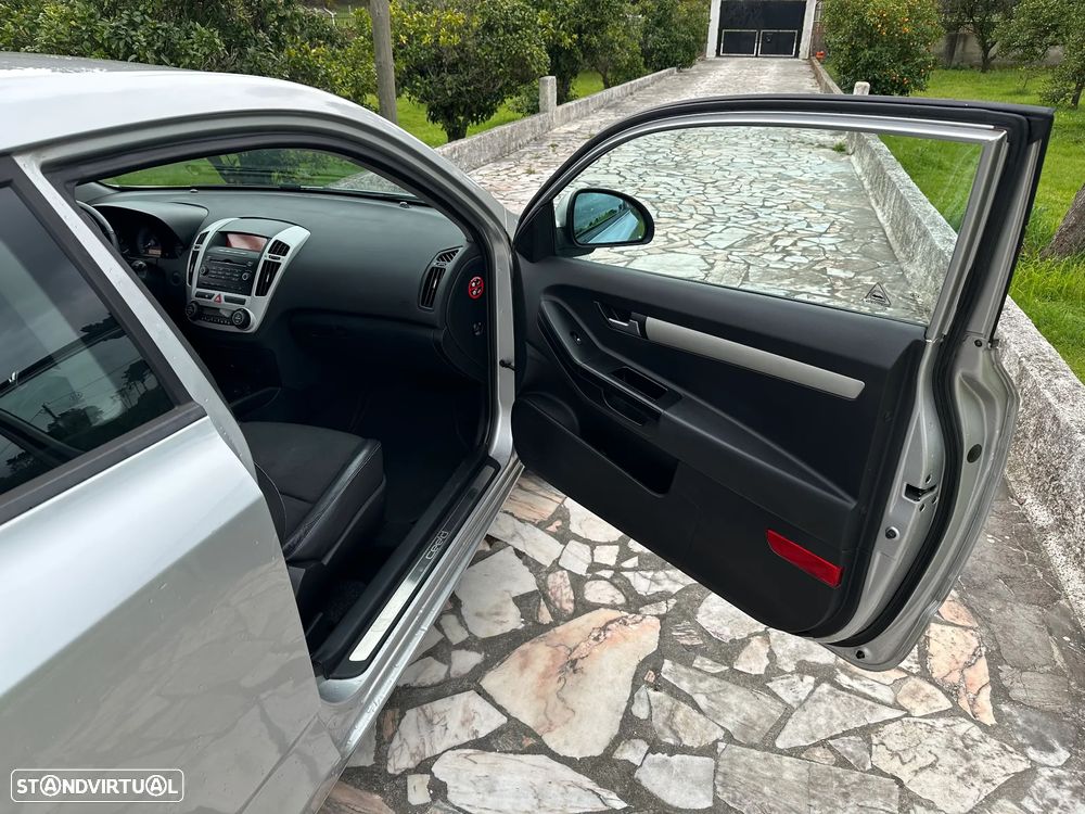 Kia Ceed S Coupé 1.6 CRDi TX - 30