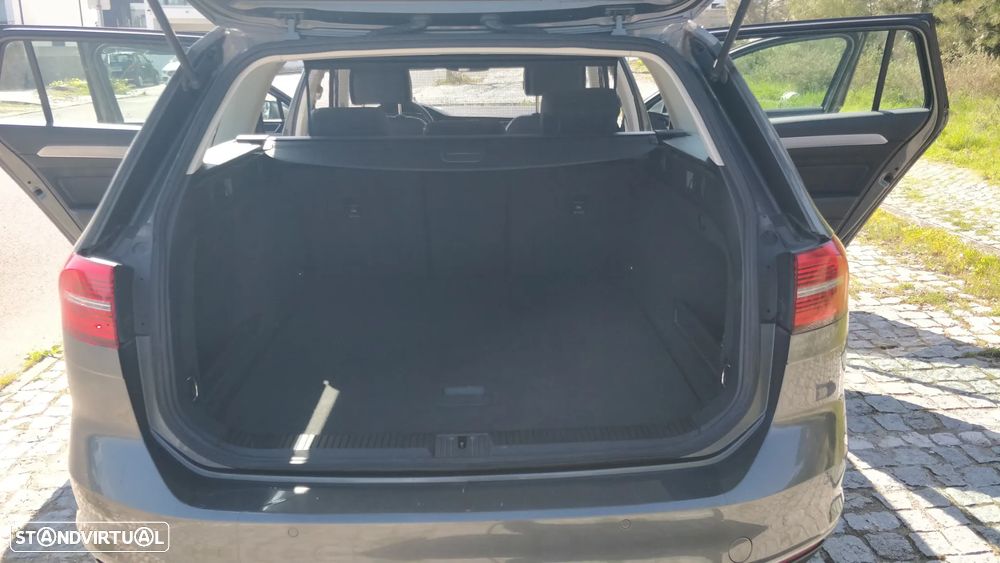 VW Passat Variant 2.0 TDi Highline - 14