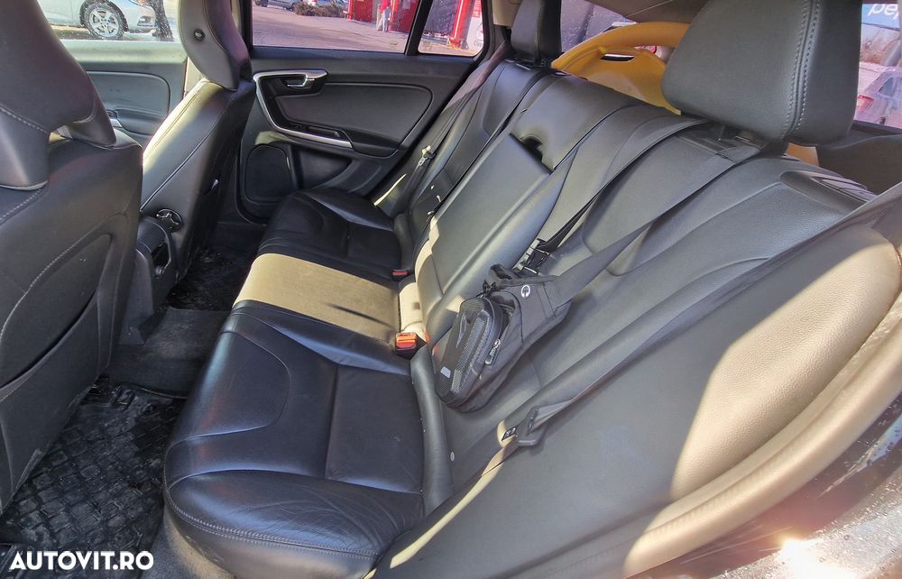 Volvo V60 D6 Plug-In-Hybrid AWD Geartronic Summum - 14