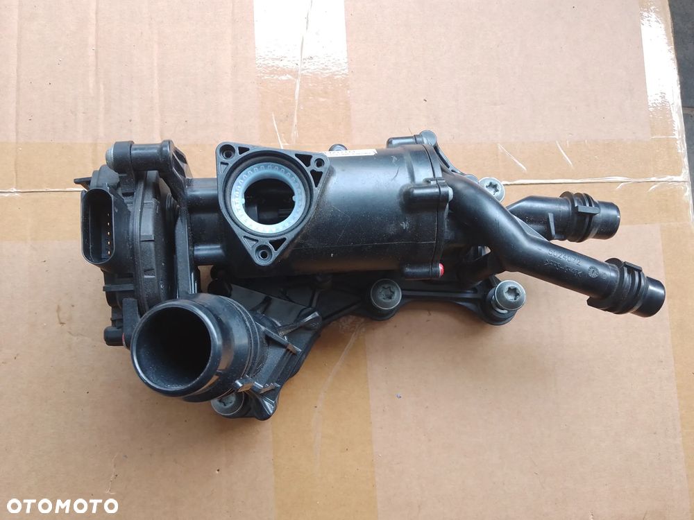 TERMOSTAT REGULATOR PŁYNU CHŁODZĄCEGO AUDI A4 A5 A6 A7 Q5 2.0TDI 05L121111J - 2