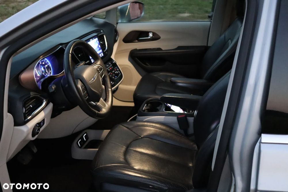 Chrysler Pacifica - 33