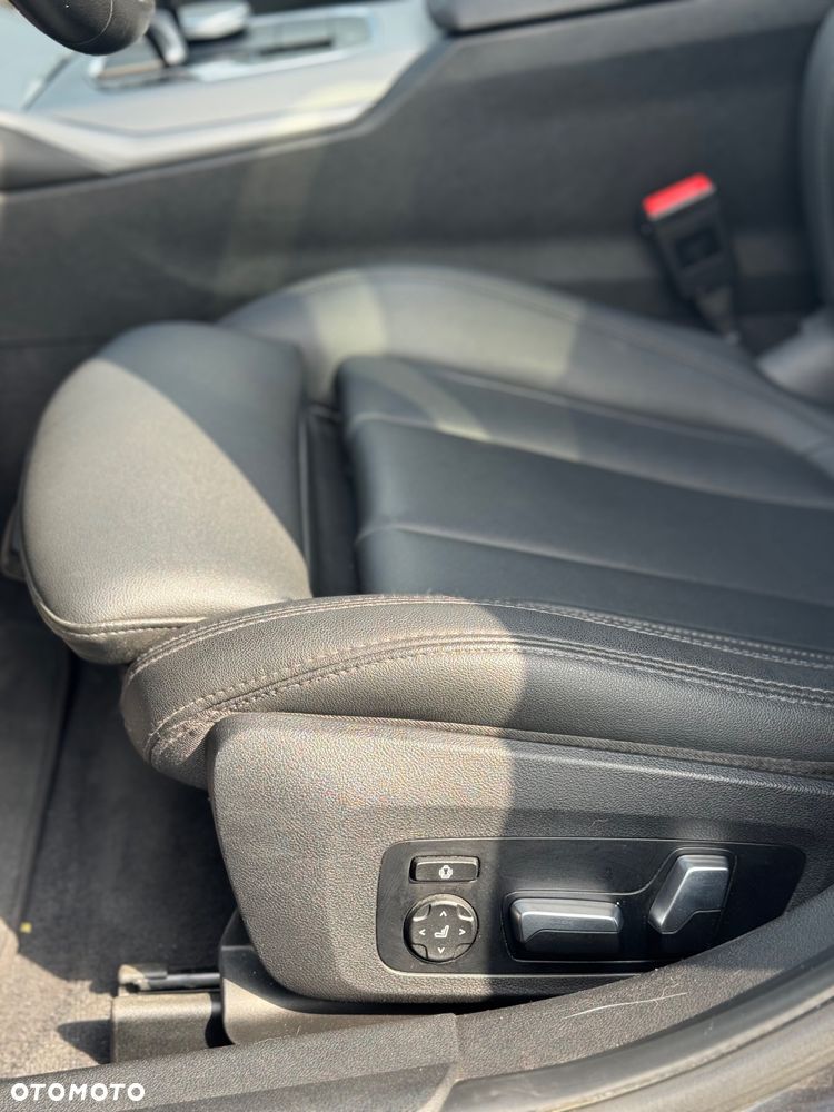 BMW Seria 3 318d Touring - 17