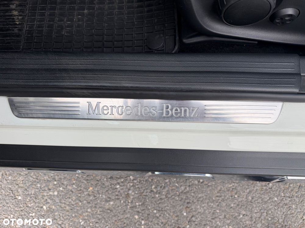 Mercedes-Benz GLA 180 7G-DCT UrbanStyle Edition - 30