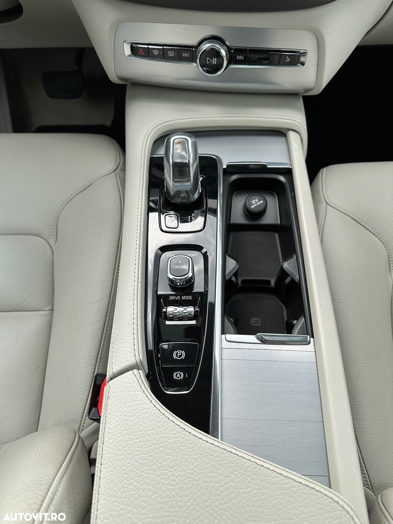 Volvo XC 90 Recharge T8 eAWD Inscription - 12