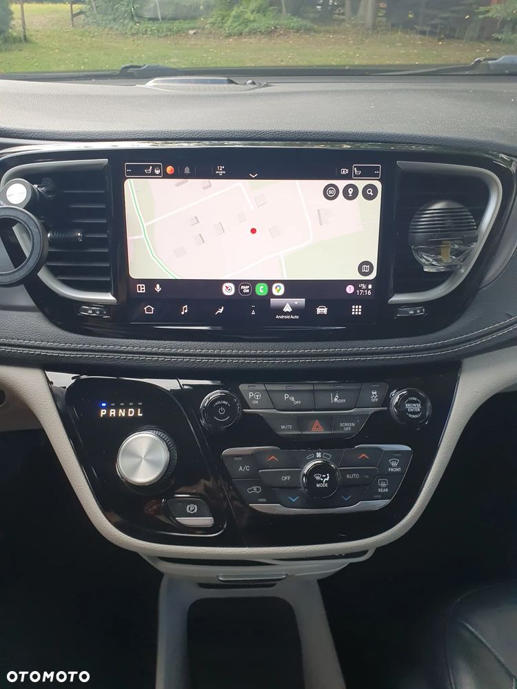 Chrysler Pacifica - 11
