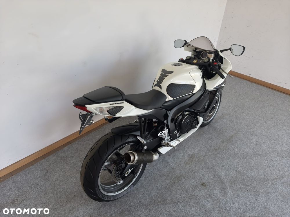 Suzuki GSX-R - 6