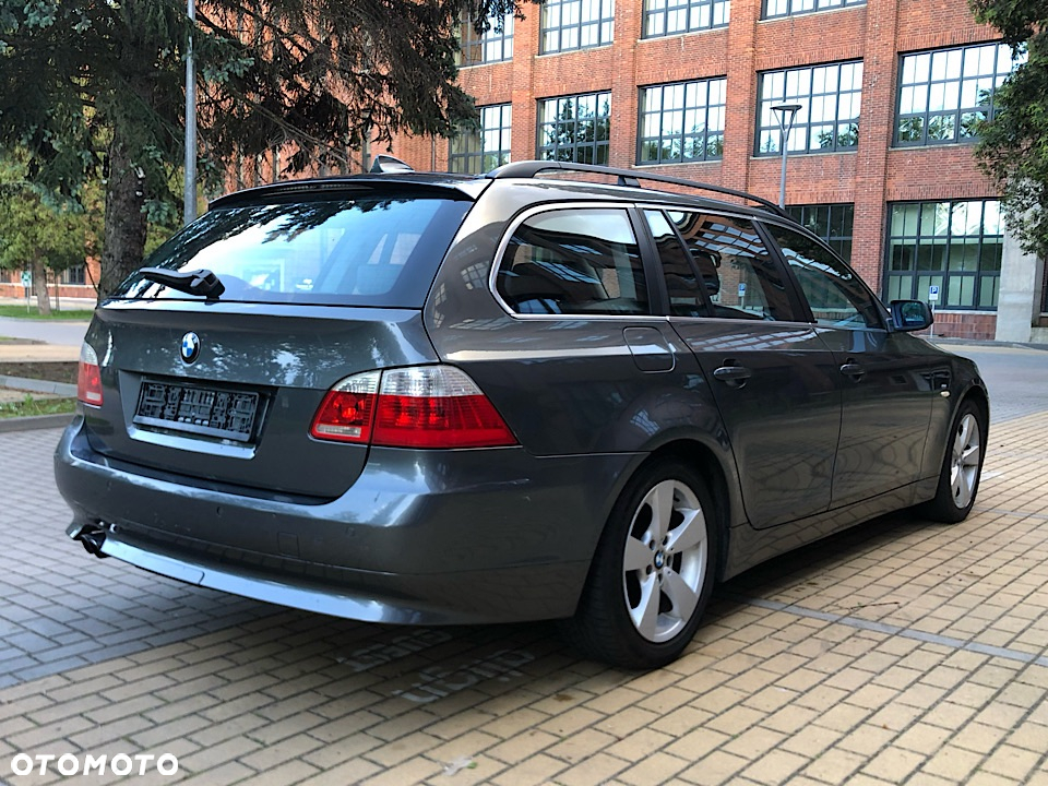 BMW Seria 5 525xi - 17