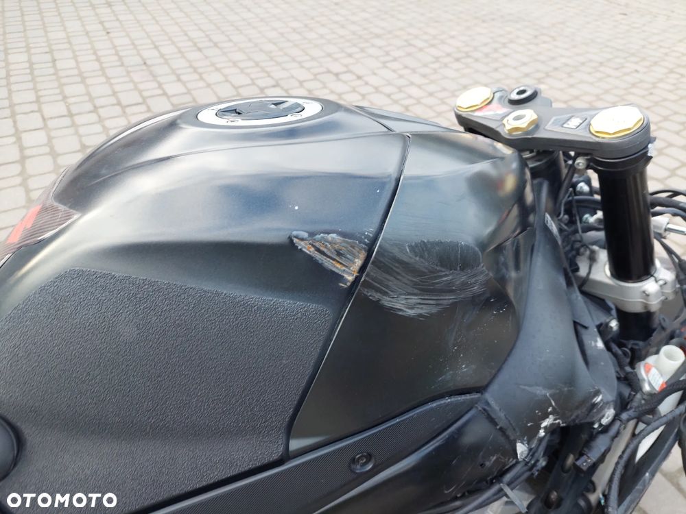 Suzuki GSX-R - 15