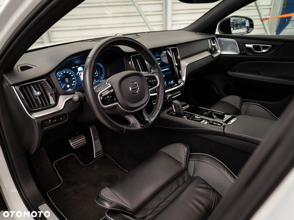 Volvo V60 T8 AWD Recharge Geartronic RDesign - 13