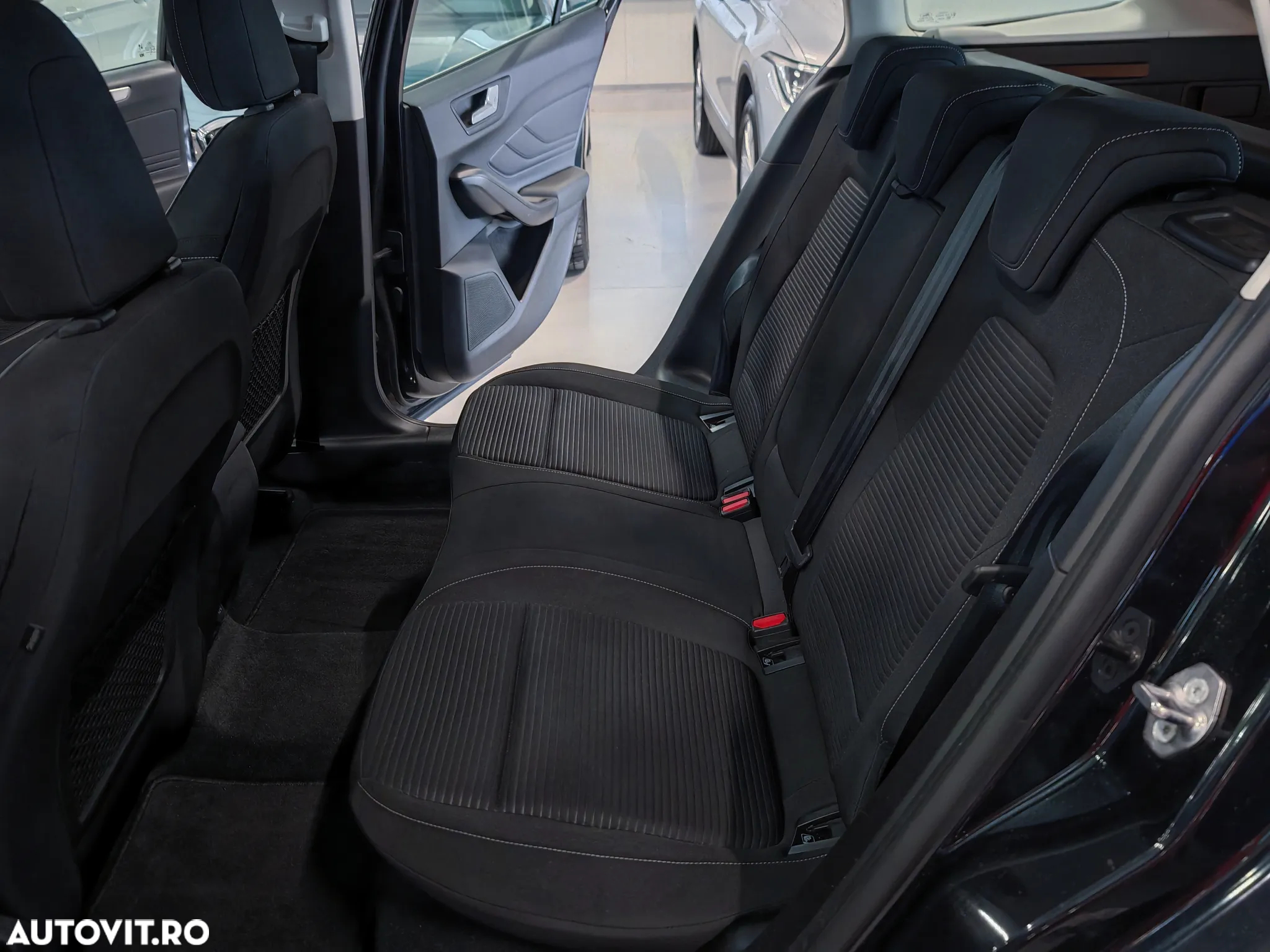 Ford Focus Turnier 1.5 EcoBlue Start-Stopp-System Aut. TITANIUM - 24