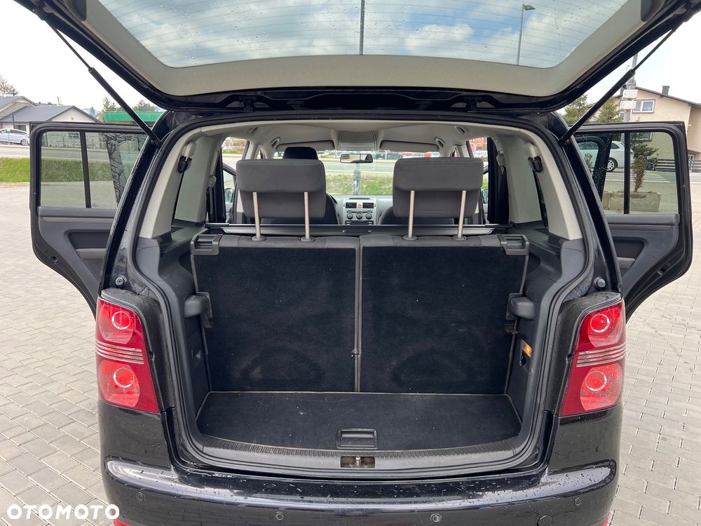 Volkswagen Touran 1.9 TDI Conceptline - 19