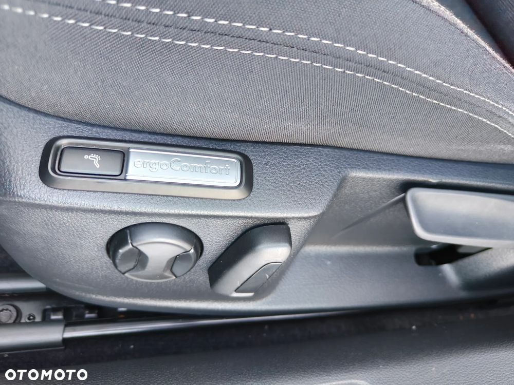 Volkswagen Passat 2.0 TDI SCR DSG Comfortline - 23