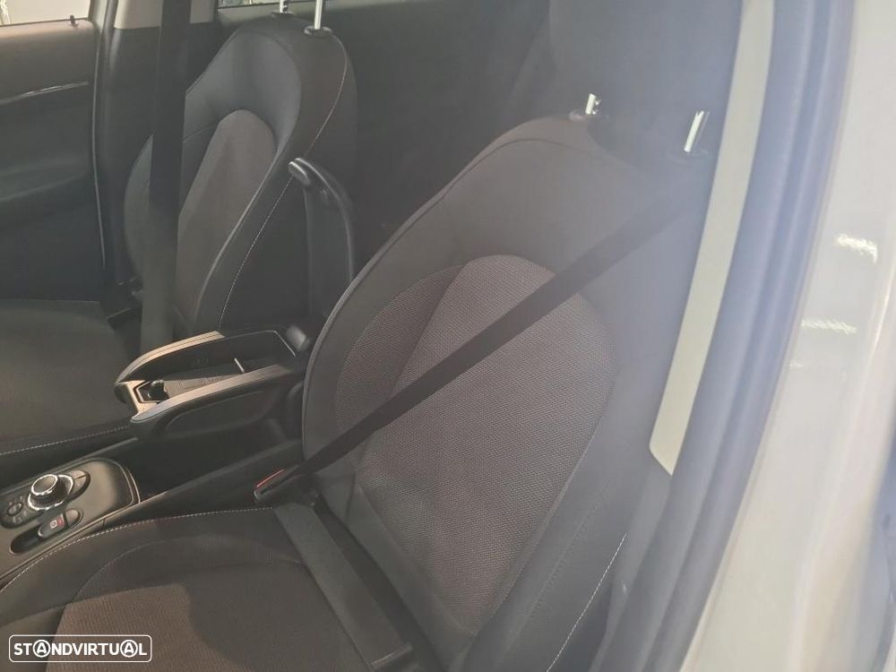 MINI Countryman Cooper SE Premium Essential Auto - 6