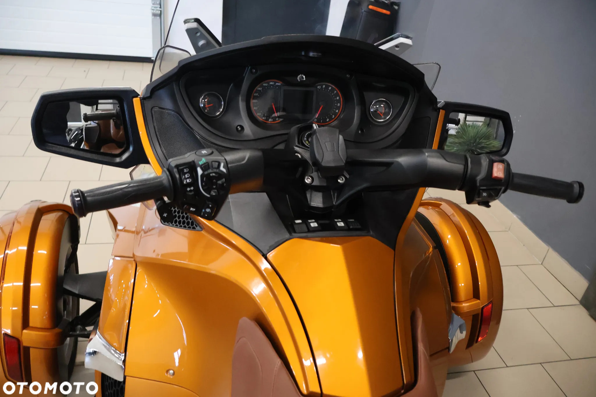 Can-Am Spyder - 33