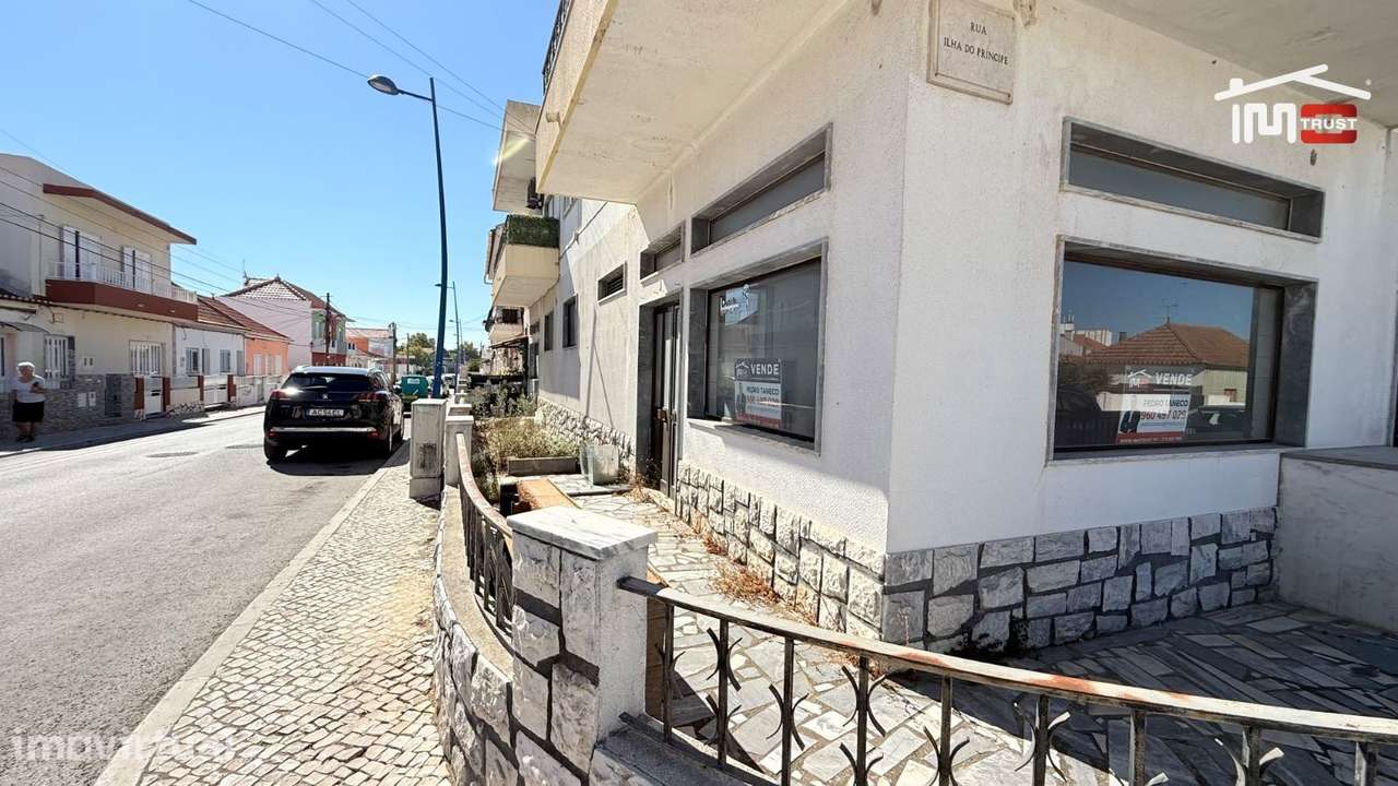 Apartamento T2 Montijo, Garagem, Corredor Exterior, 2 WCs, Open Spa... - Grande imagem: 4/12