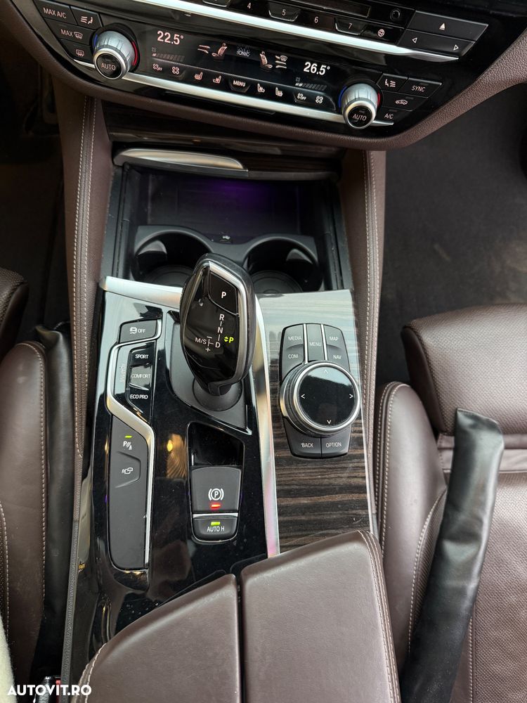 BMW Seria 5 530i xDrive AT - 23