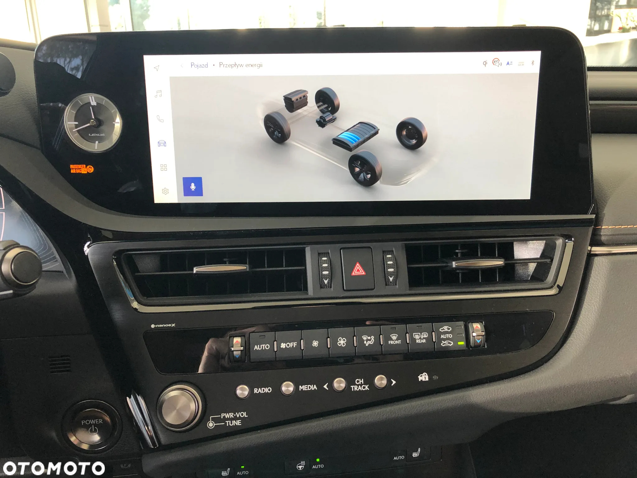 Lexus ES 300h Business Edition - 11