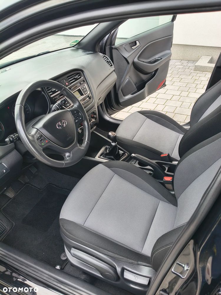 Hyundai i20 blue 1.2 Style - 13