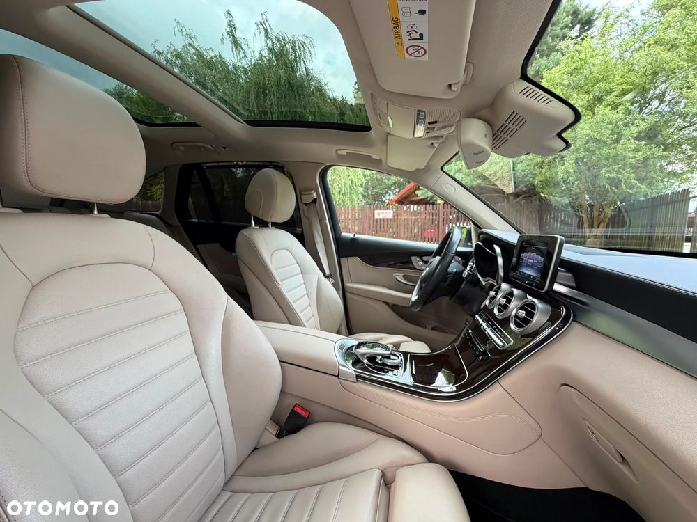 Mercedes-Benz GLC 250 4Matic 9G-TRONIC AMG Line - 25