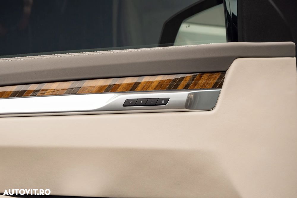 Cadillac Escalade - 34