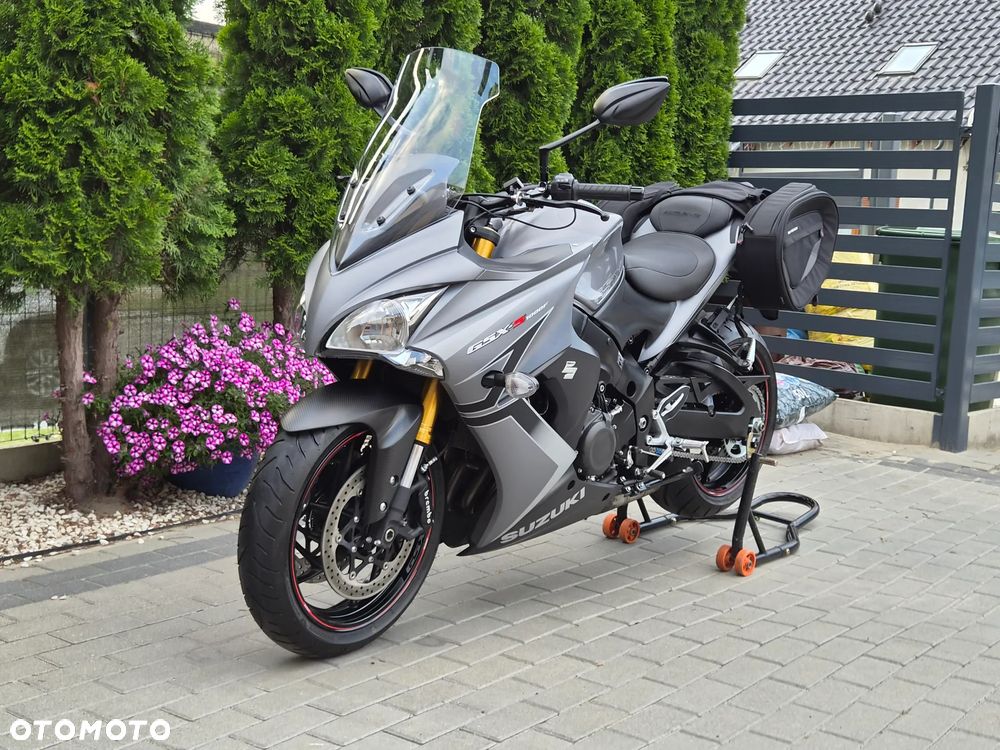 Suzuki GSX - 11