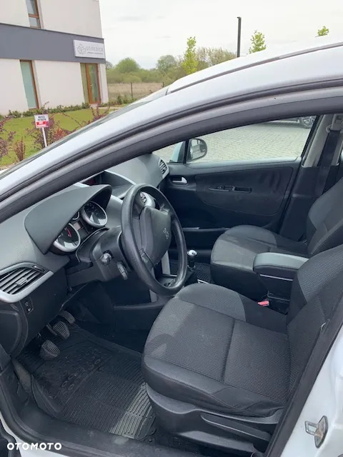 Peugeot 207 1.6 HDi Presence Euro5 - 9