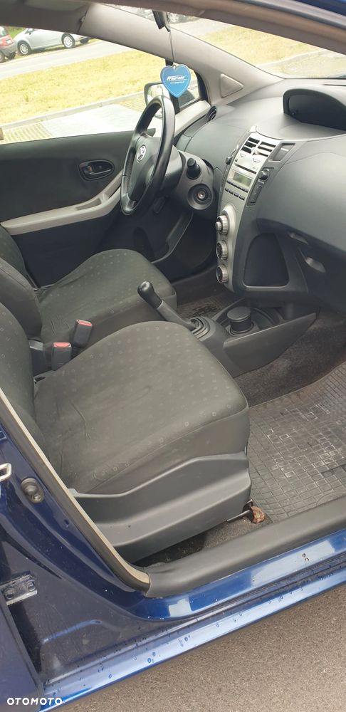Toyota Yaris - 10