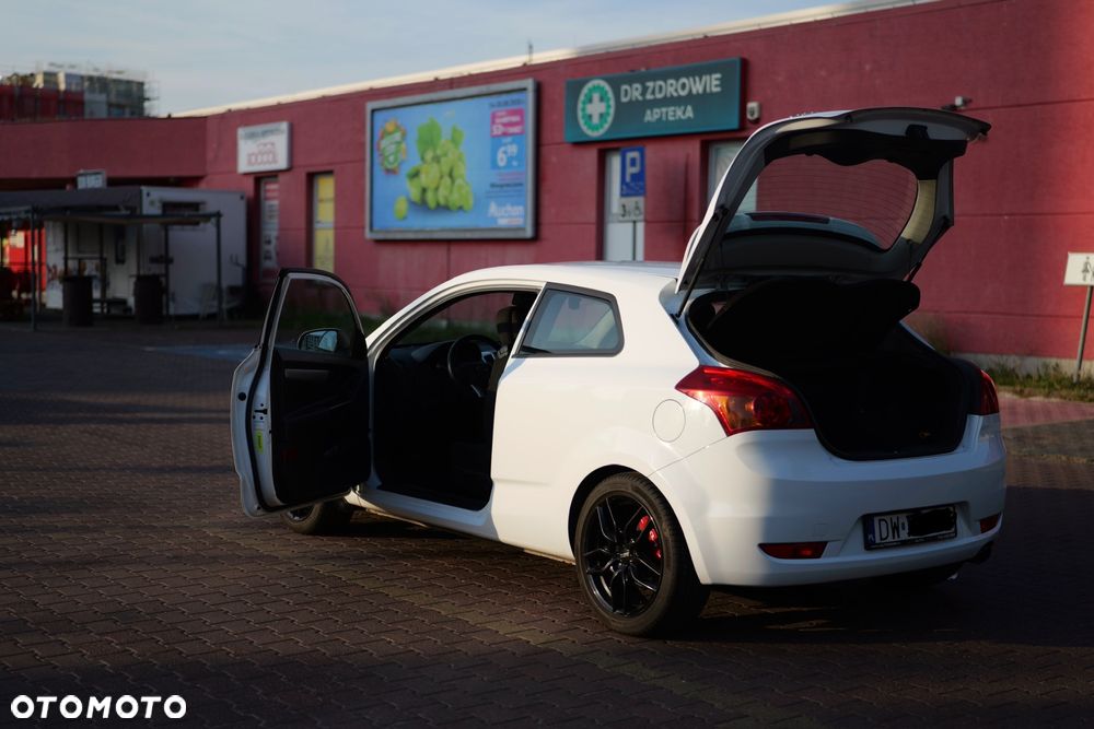 Kia ProCeed 1.4 L - 11