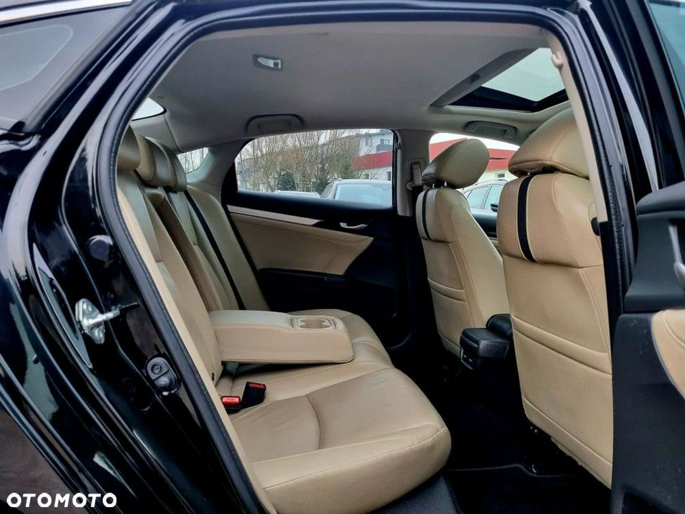 Honda Civic 1.5 i-VTEC Turbo CVT Executive - 12