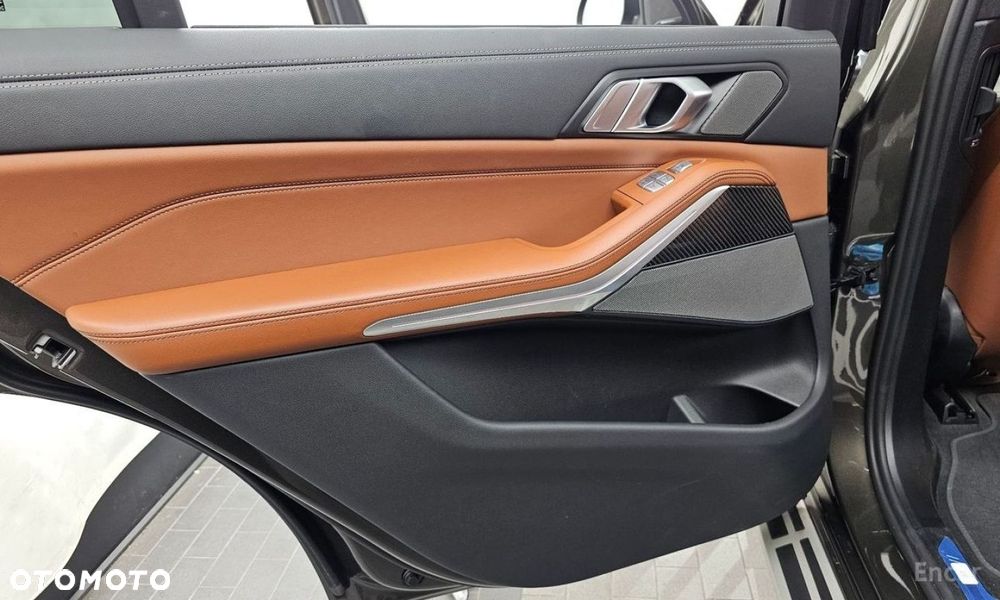 BMW X7 - 24