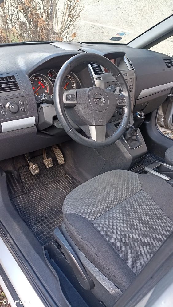 Opel Zafira 1.9 CDTI - 10