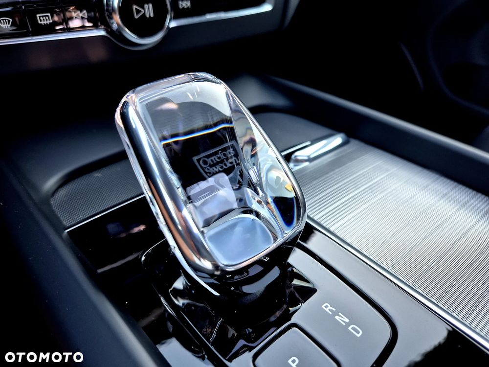 Volvo XC 60 B5 B AWD Ultimate Dark - 17