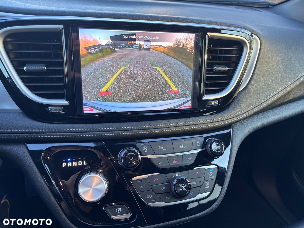 Chrysler Pacifica - 29