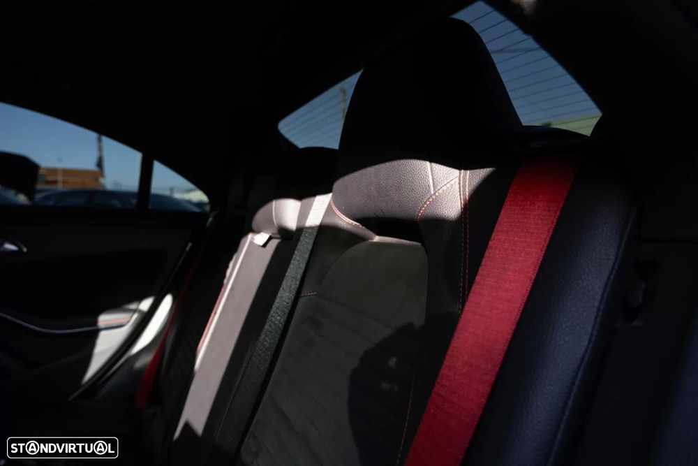 Mercedes-Benz CLA 45 AMG 4-Matic - 17