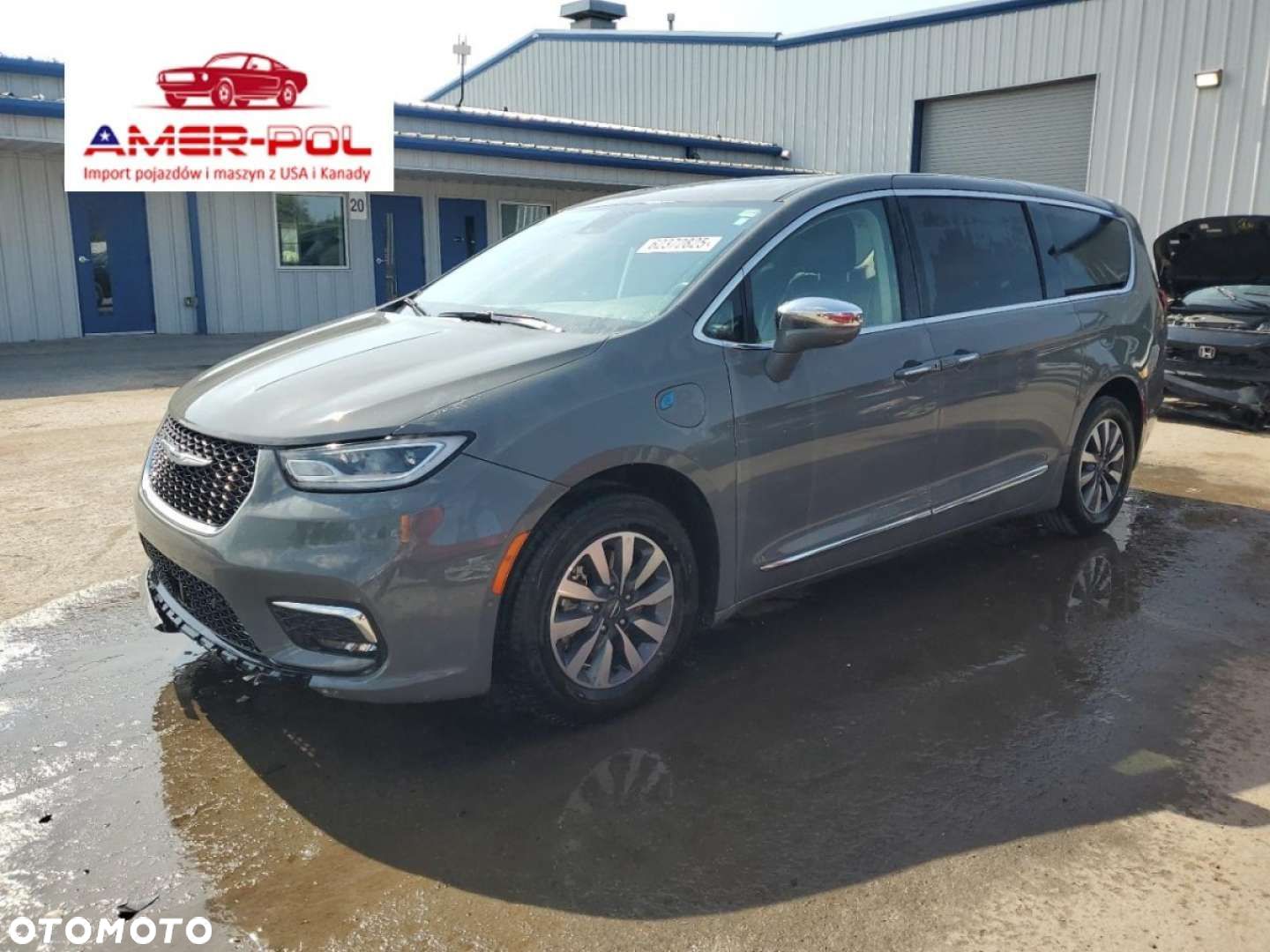 Chrysler Pacifica - 1