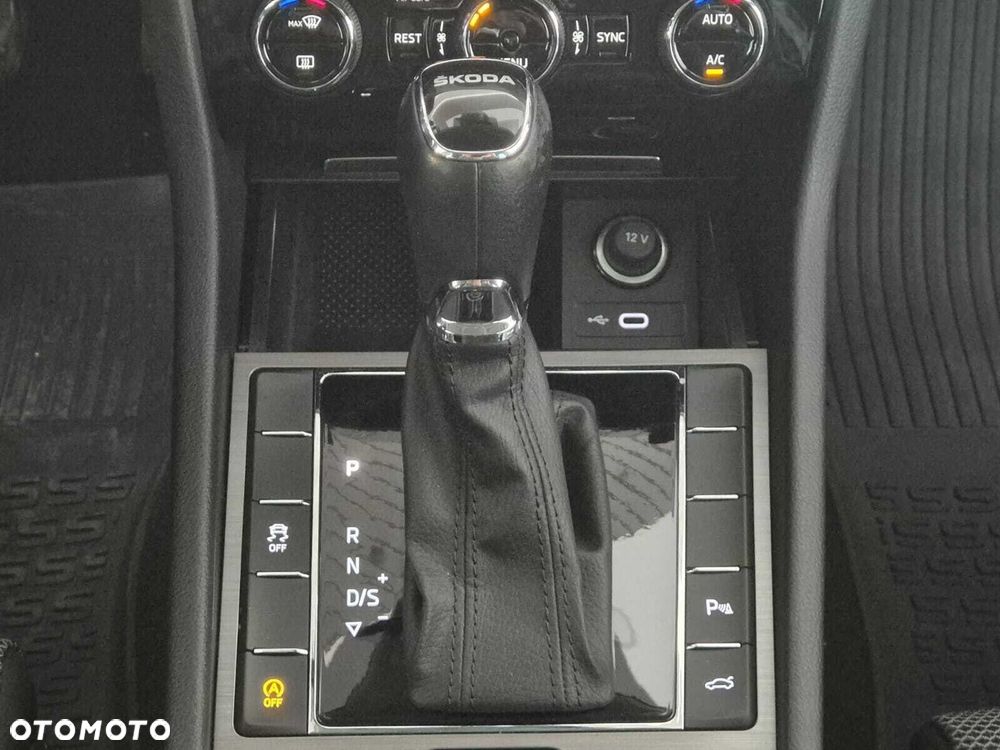 Skoda Superb 2.0 TDI SCR Style DSG - 31