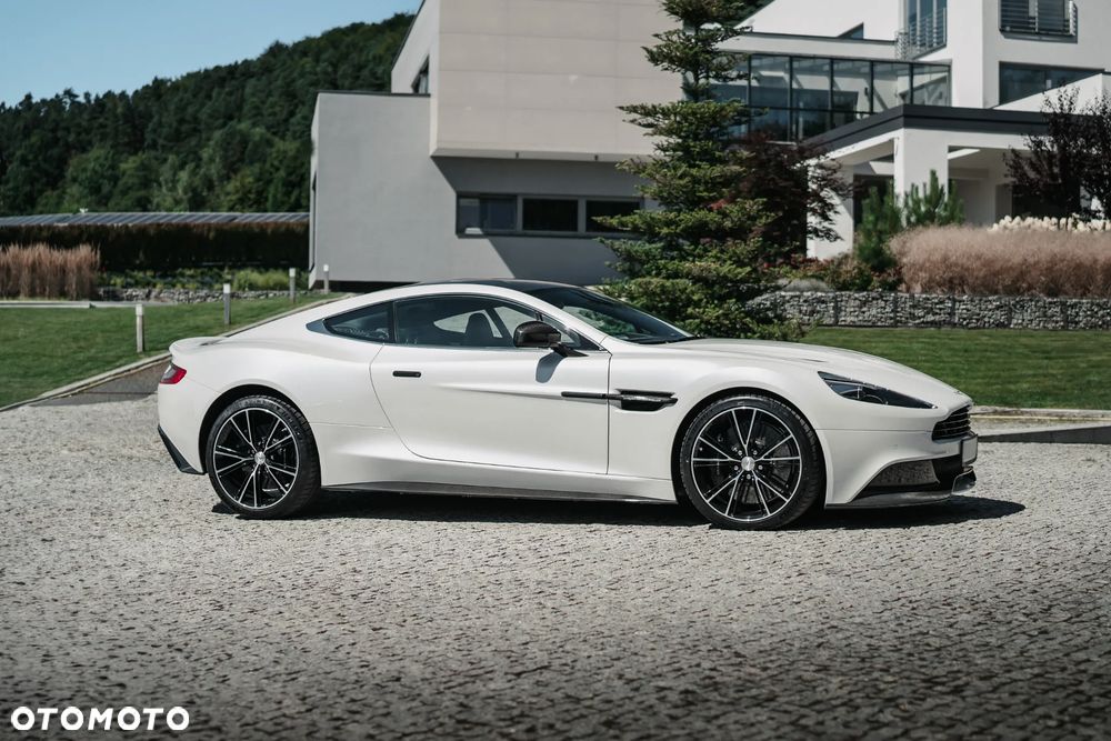 Aston Martin Vanquish Standard - 21